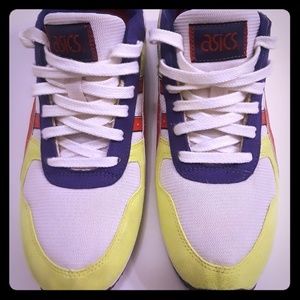 Asics in nice colorway SIZE 7.5 Mens